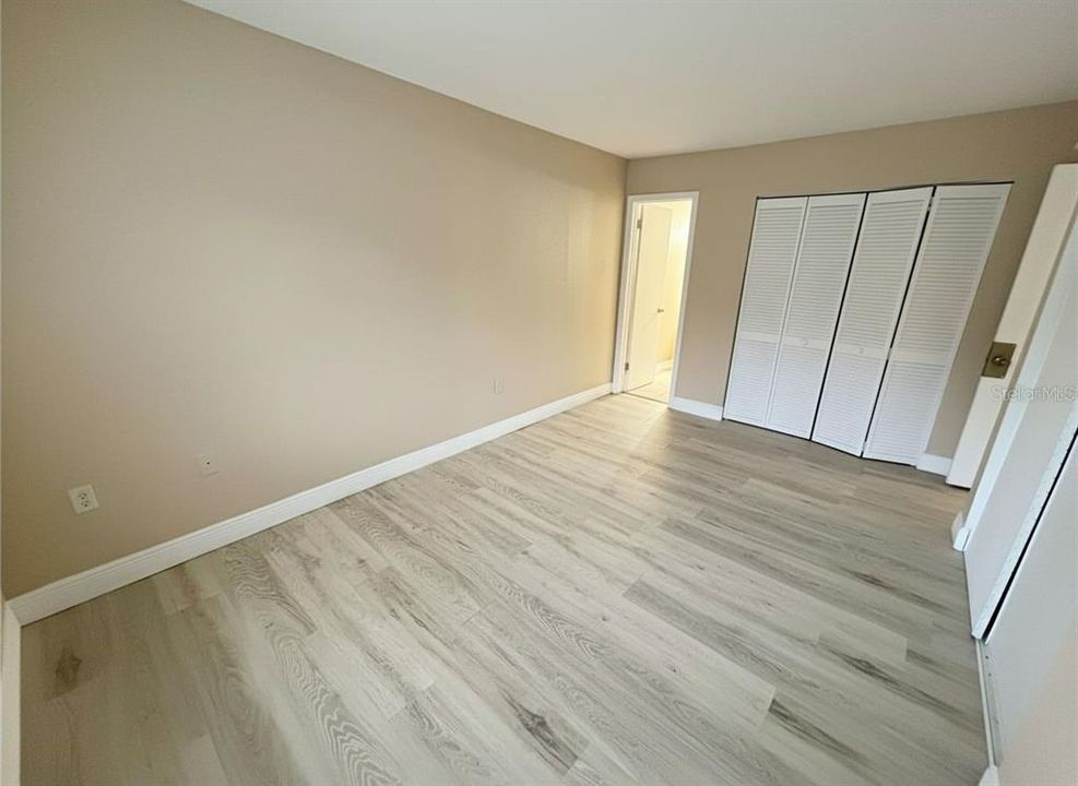 For Sale: $127,000 (2 beds, 2 baths, 976 Square Feet)