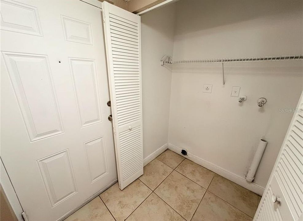 For Sale: $127,000 (2 beds, 2 baths, 976 Square Feet)