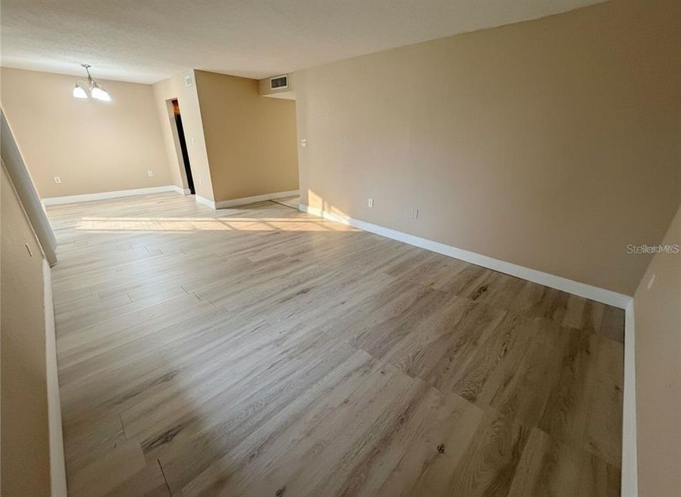 For Sale: $127,000 (2 beds, 2 baths, 976 Square Feet)