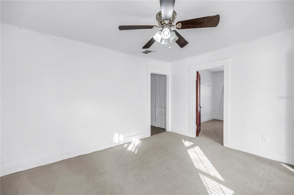 For Sale: $700,000 (5 beds, 0 baths, 1988 Square Feet)