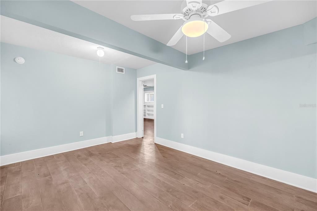 For Sale: $700,000 (5 beds, 0 baths, 1988 Square Feet)