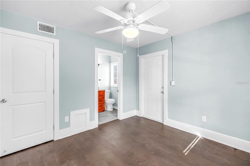 For Sale: $700,000 (5 beds, 0 baths, 1988 Square Feet)