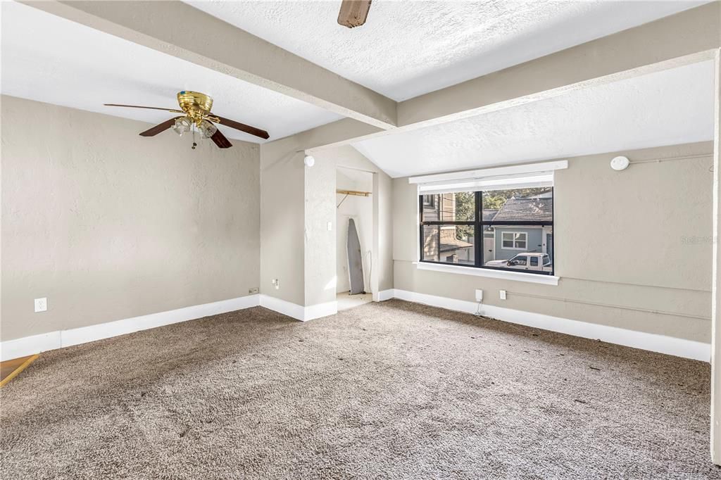 For Sale: $700,000 (5 beds, 0 baths, 1988 Square Feet)