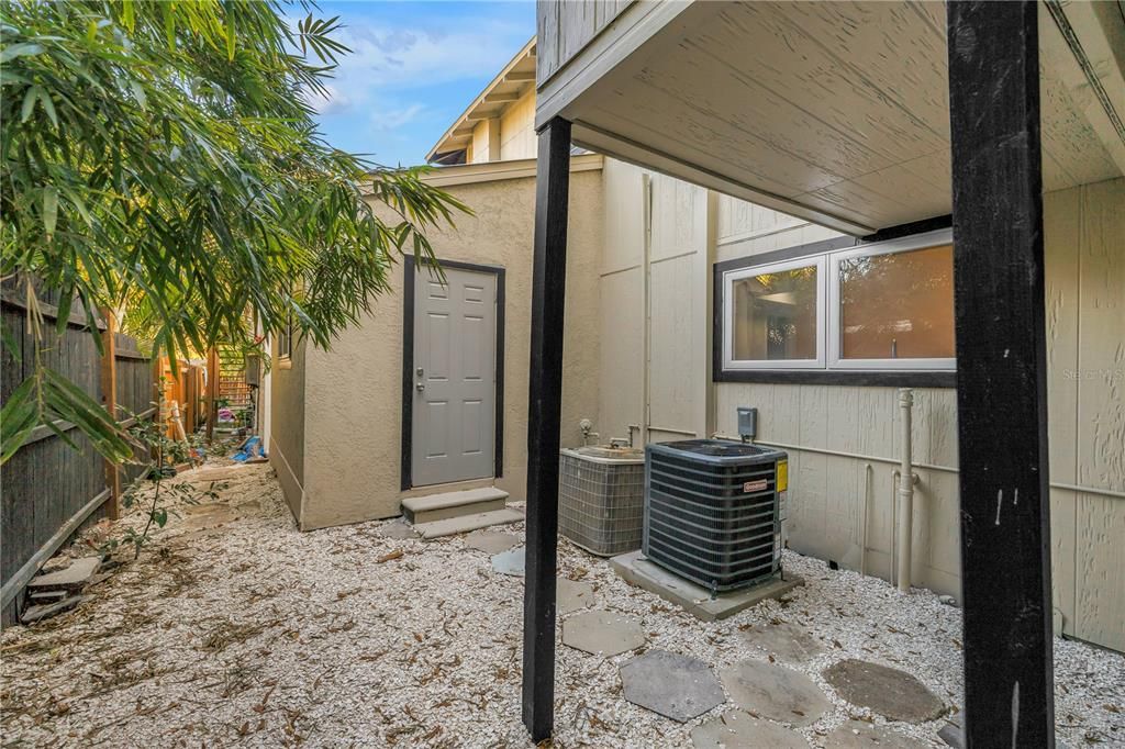 For Sale: $700,000 (5 beds, 0 baths, 1988 Square Feet)