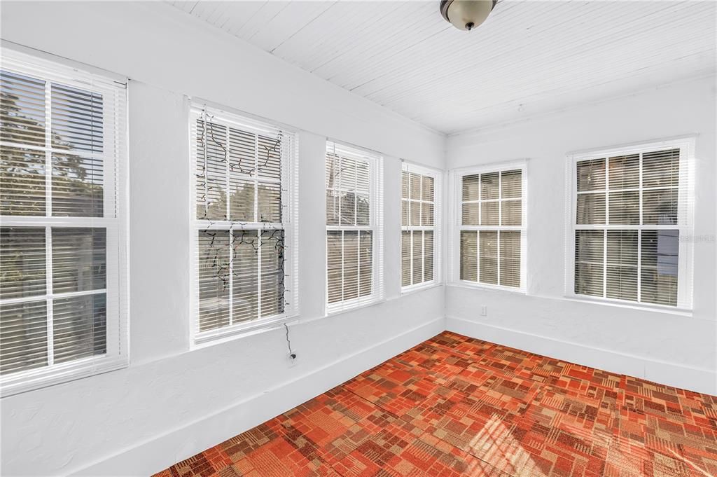 For Sale: $700,000 (5 beds, 0 baths, 1988 Square Feet)