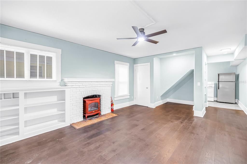 For Sale: $700,000 (5 beds, 0 baths, 1988 Square Feet)