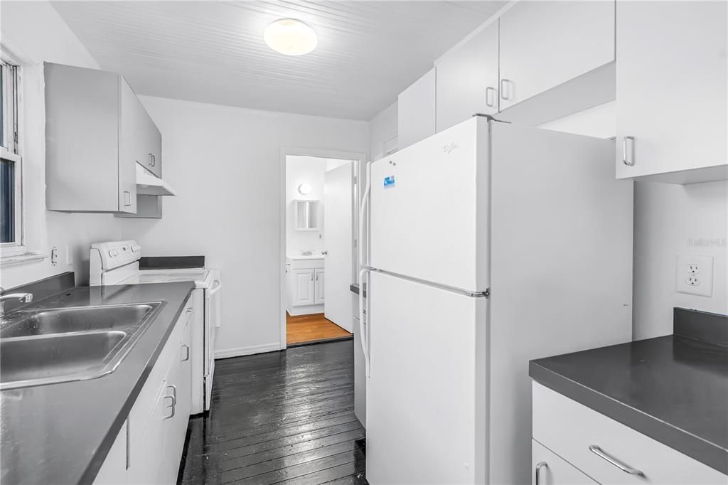 For Sale: $700,000 (5 beds, 0 baths, 1988 Square Feet)