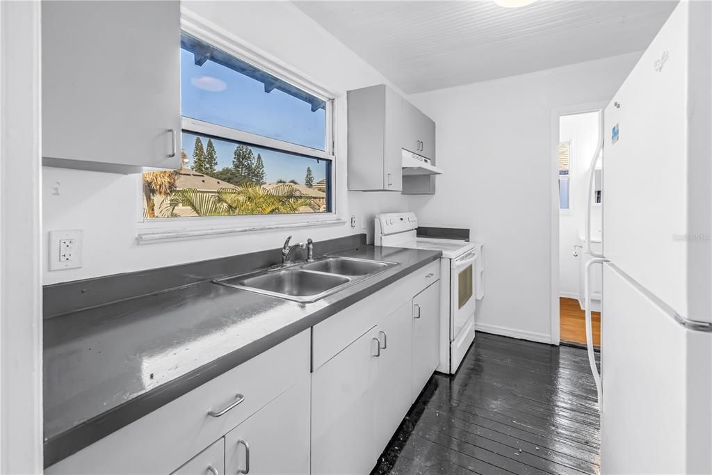 For Sale: $700,000 (5 beds, 0 baths, 1988 Square Feet)