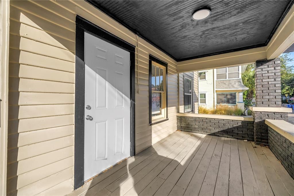 For Sale: $700,000 (5 beds, 0 baths, 1988 Square Feet)