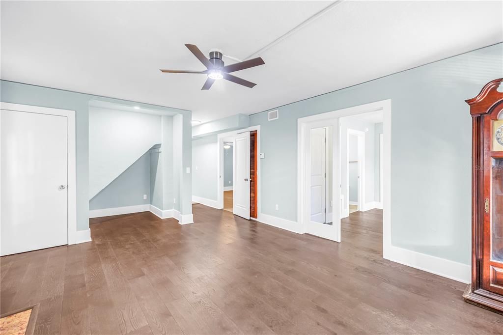 For Sale: $700,000 (5 beds, 0 baths, 1988 Square Feet)