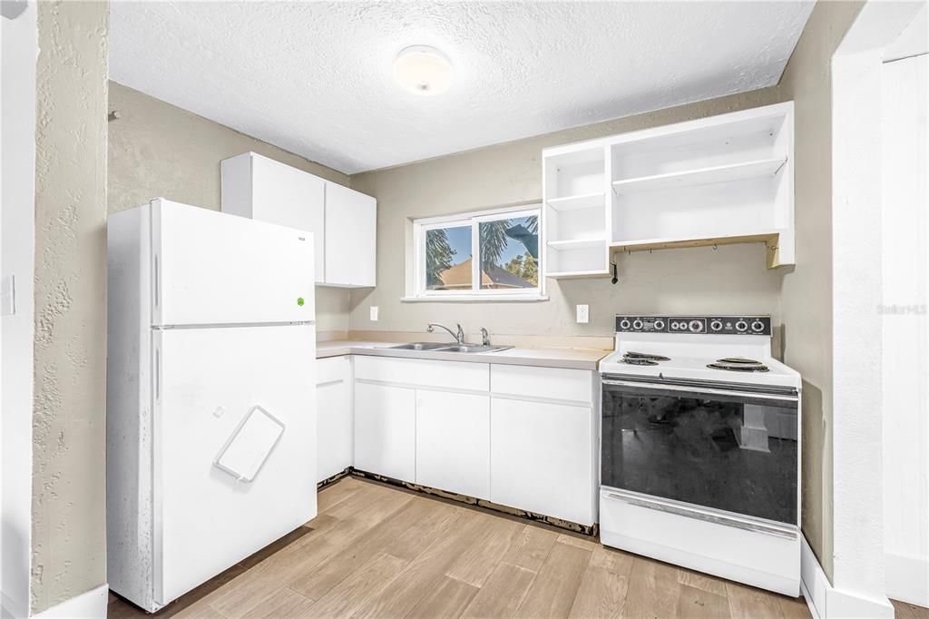 For Sale: $700,000 (5 beds, 0 baths, 1988 Square Feet)