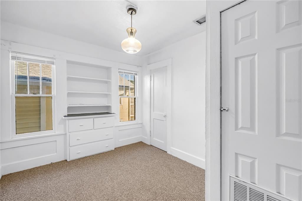 For Sale: $700,000 (5 beds, 0 baths, 1988 Square Feet)