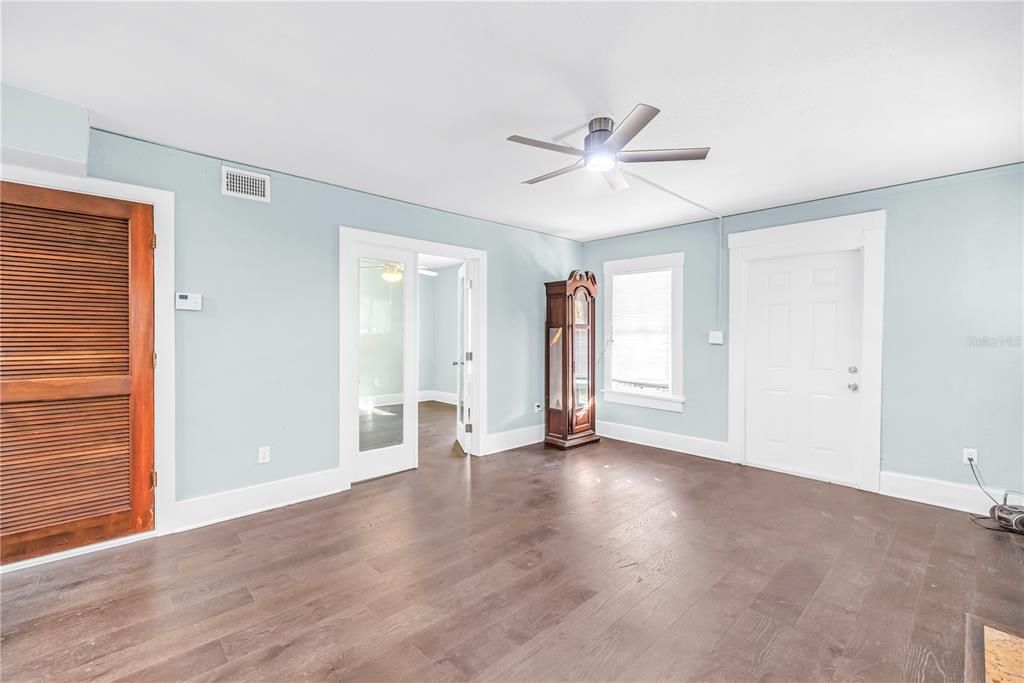 For Sale: $700,000 (5 beds, 0 baths, 1988 Square Feet)