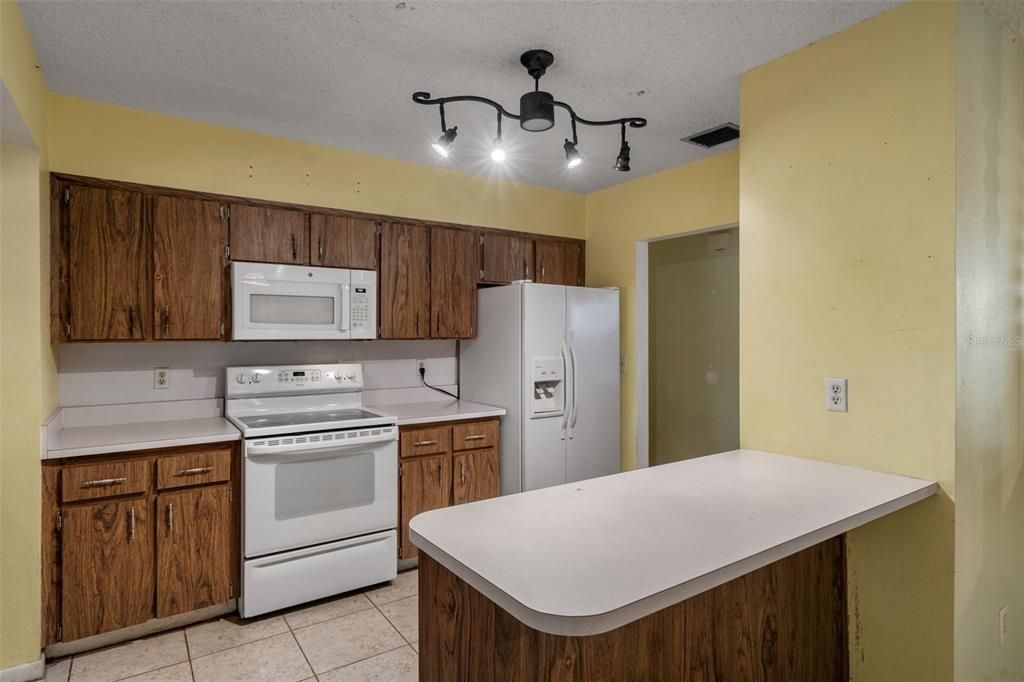For Sale: $325,000 (3 beds, 2 baths, 1888 Square Feet)