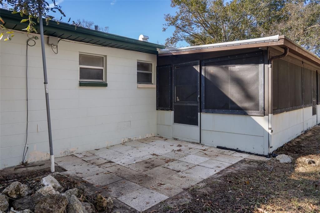 For Sale: $325,000 (3 beds, 2 baths, 1888 Square Feet)