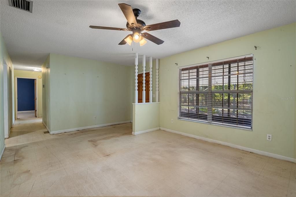 For Sale: $325,000 (3 beds, 2 baths, 1888 Square Feet)