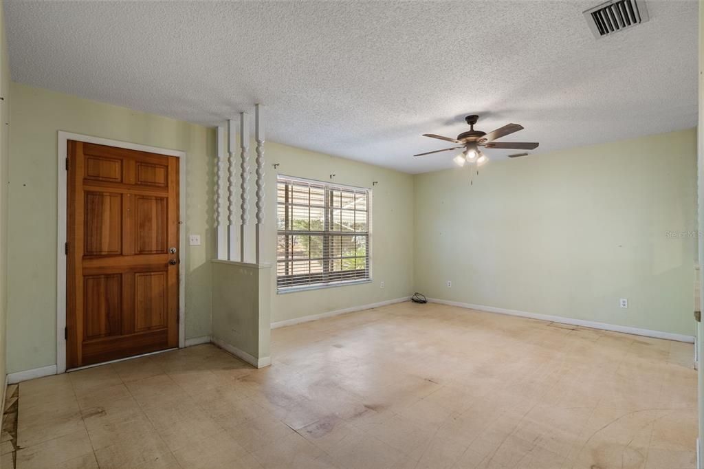 For Sale: $325,000 (3 beds, 2 baths, 1888 Square Feet)