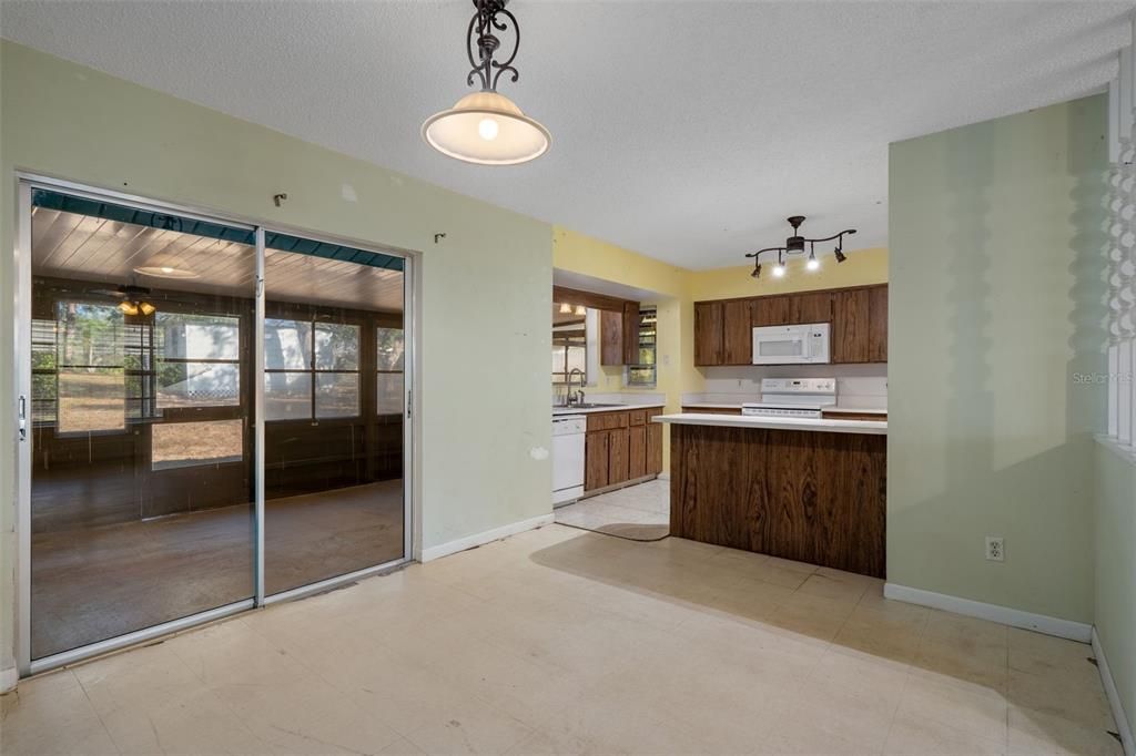 For Sale: $325,000 (3 beds, 2 baths, 1888 Square Feet)