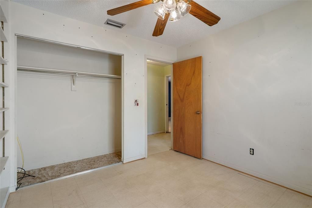 For Sale: $325,000 (3 beds, 2 baths, 1888 Square Feet)