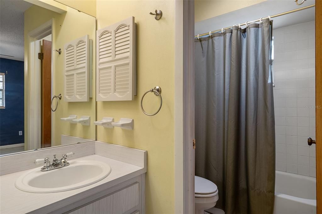 For Sale: $325,000 (3 beds, 2 baths, 1888 Square Feet)