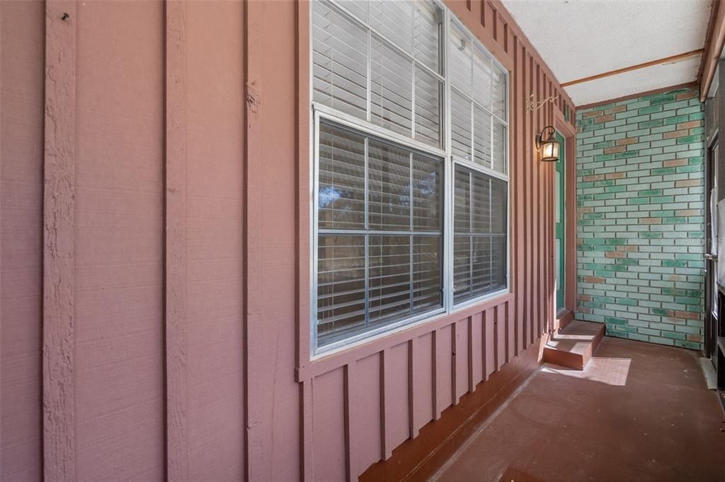 For Sale: $325,000 (3 beds, 2 baths, 1888 Square Feet)