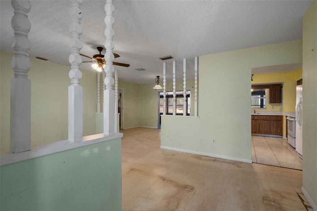 For Sale: $325,000 (3 beds, 2 baths, 1888 Square Feet)