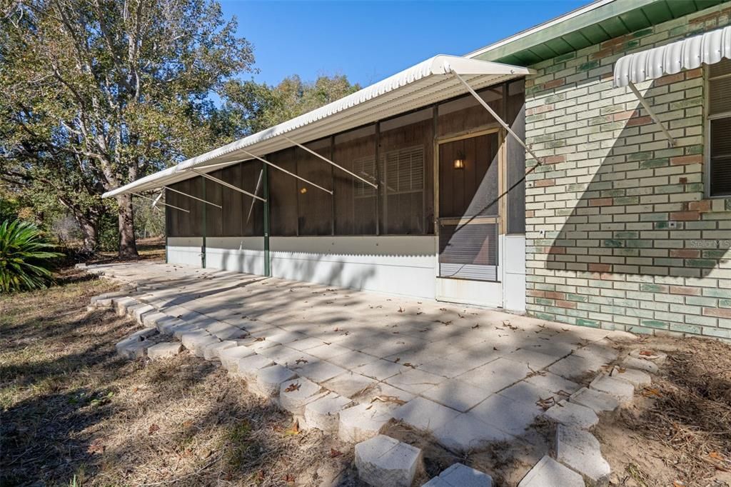 For Sale: $325,000 (3 beds, 2 baths, 1888 Square Feet)