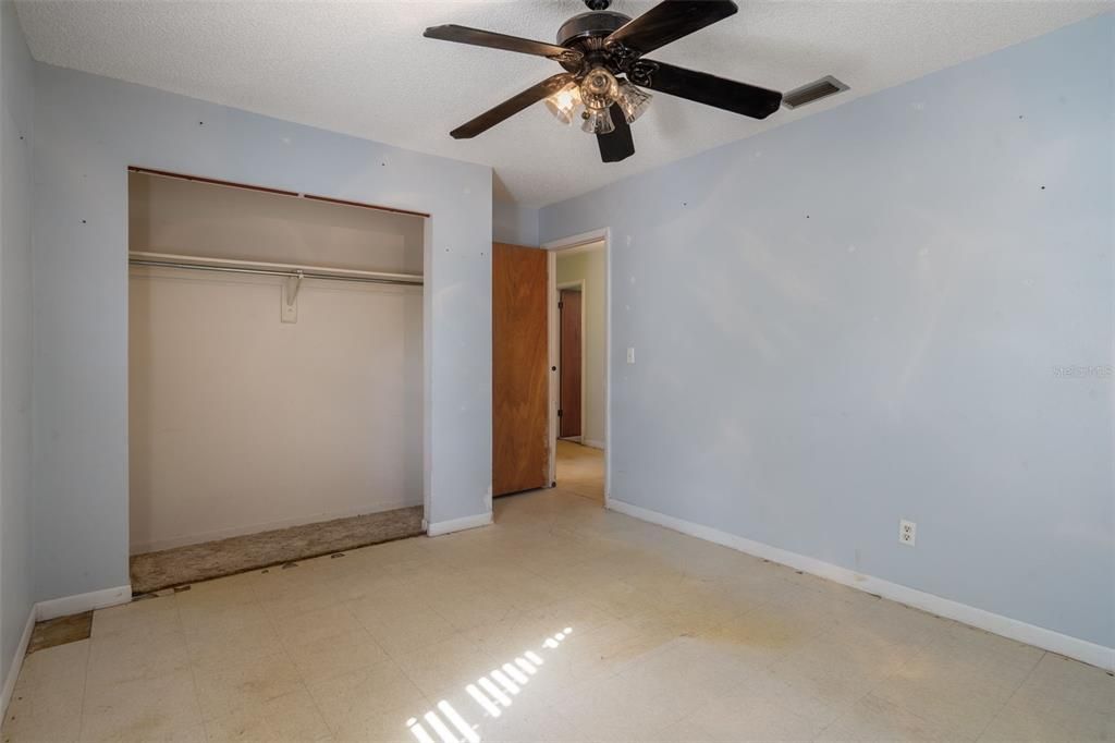 For Sale: $325,000 (3 beds, 2 baths, 1888 Square Feet)