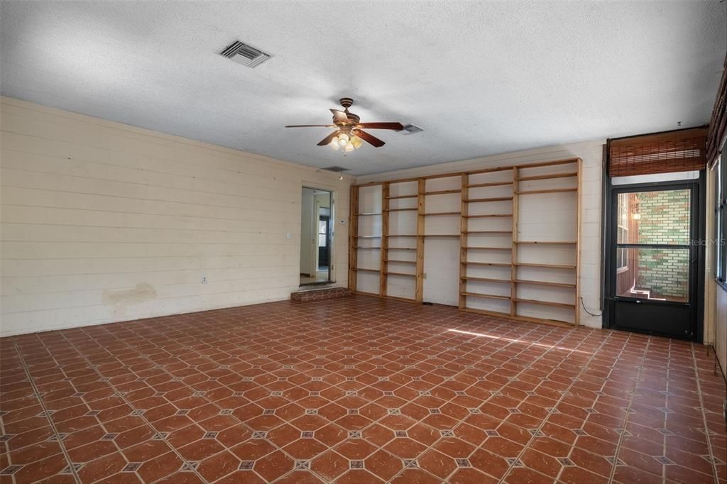 For Sale: $325,000 (3 beds, 2 baths, 1888 Square Feet)