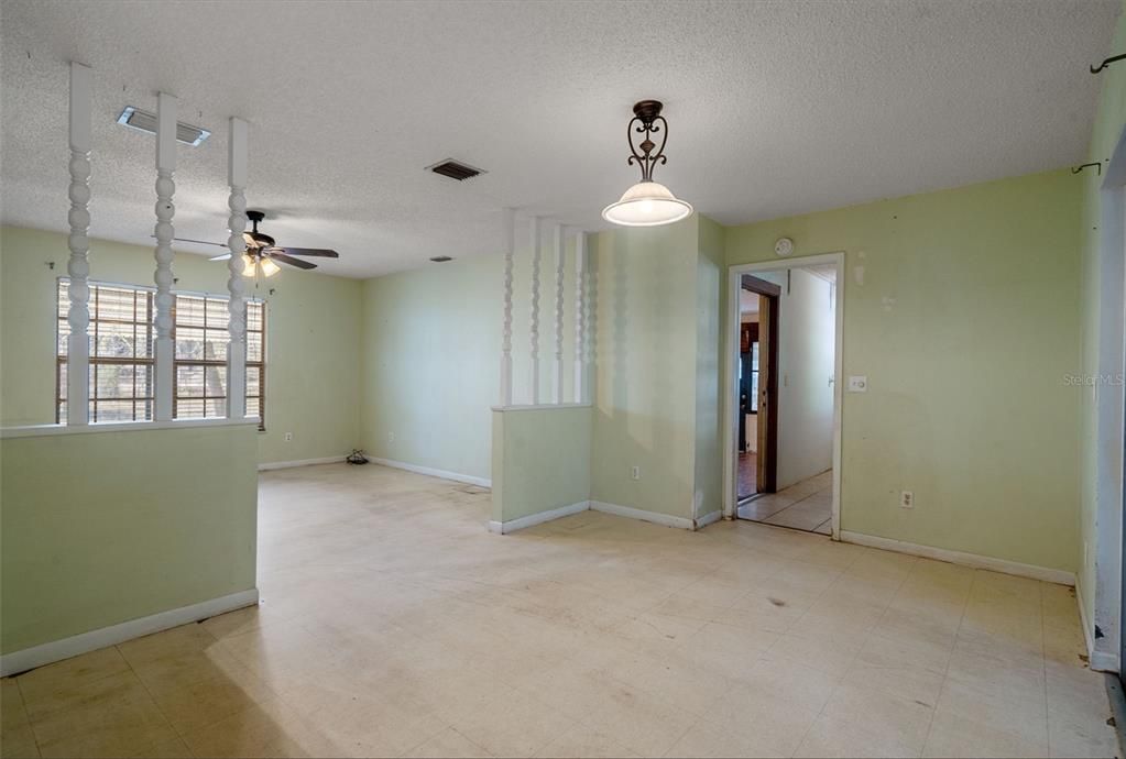 For Sale: $325,000 (3 beds, 2 baths, 1888 Square Feet)