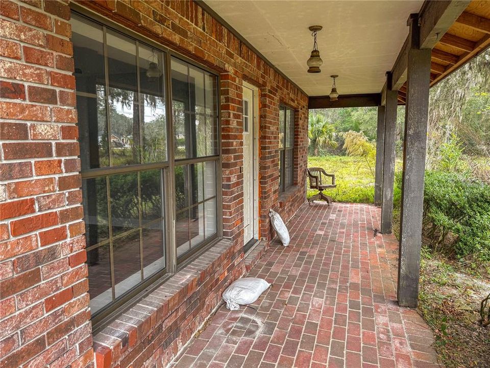 For Sale: $599,000 (6 beds, 4 baths, 4521 Square Feet)