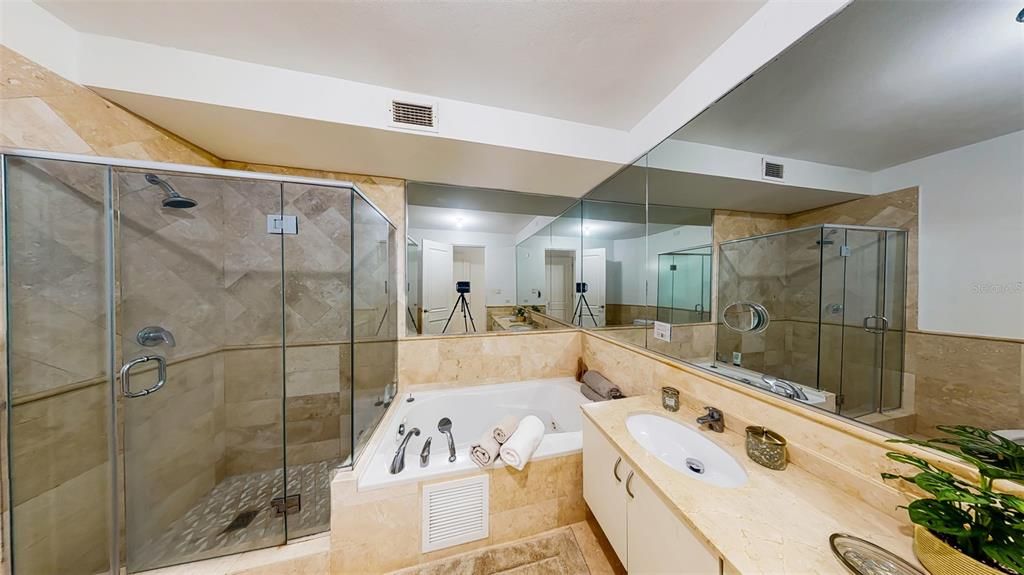 For Rent: $4,500 (3 beds, 2 baths, 2095 Square Feet)