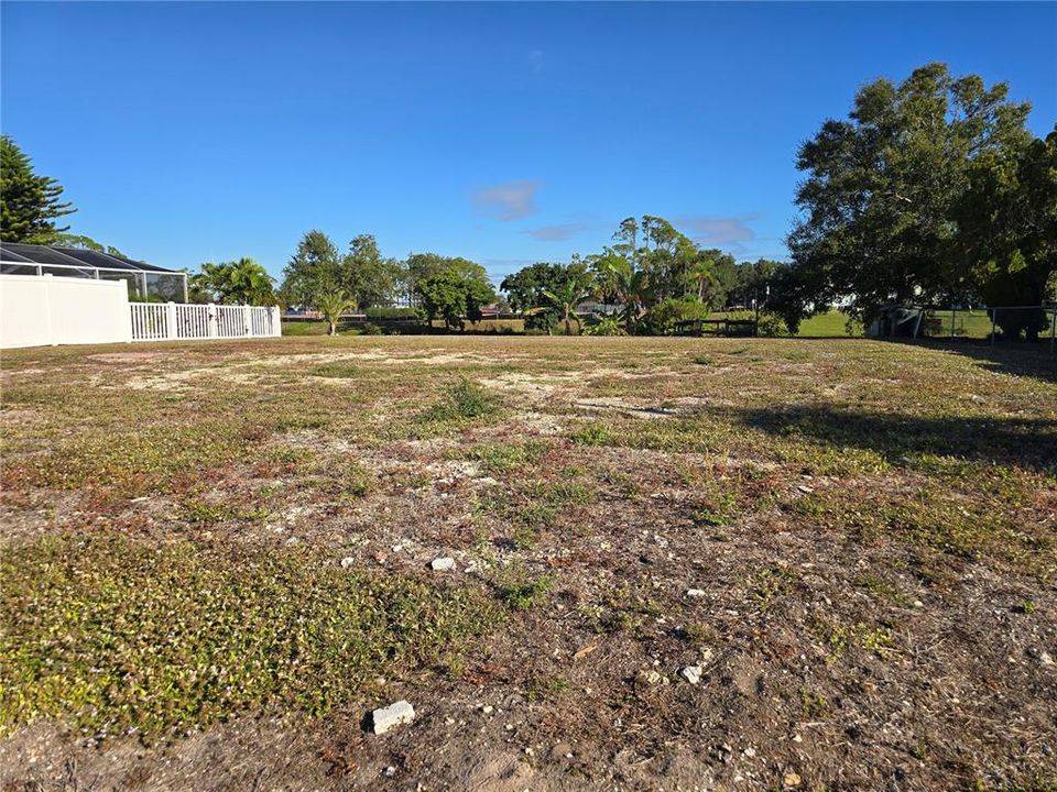 待售: $60,000 (0.22 acres)