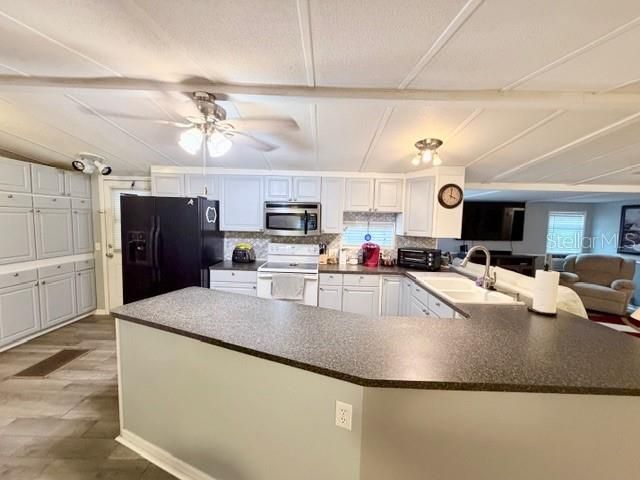 For Sale: $235,000 (2 beds, 2 baths, 1836 Square Feet)