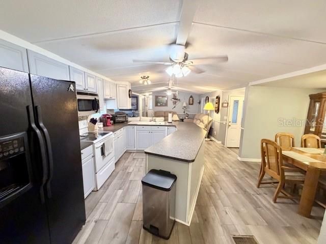 For Sale: $235,000 (2 beds, 2 baths, 1836 Square Feet)