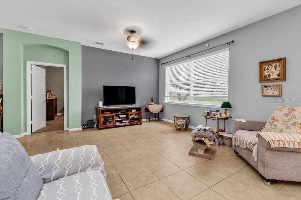 For Sale: $365,000 (3 beds, 2 baths, 1788 Square Feet)