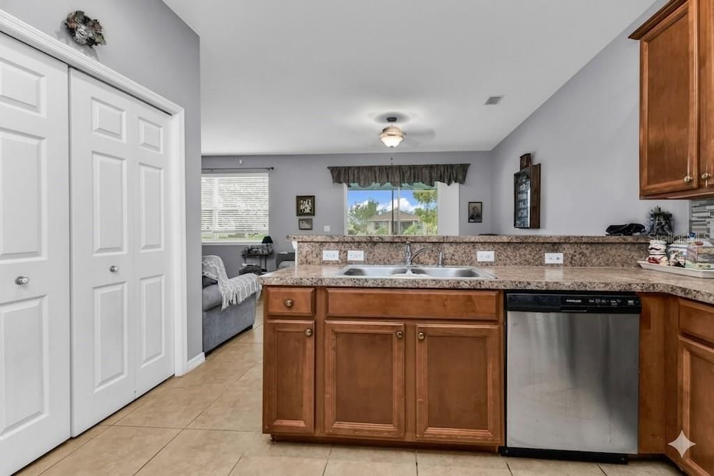 For Sale: $365,000 (3 beds, 2 baths, 1788 Square Feet)