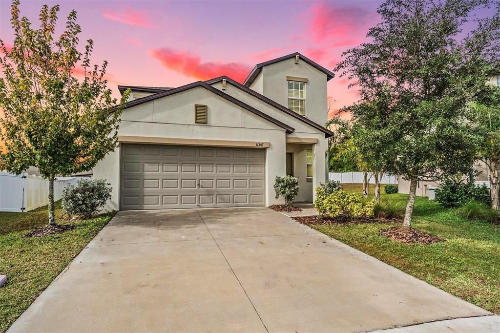 For Sale: $369,000 (5 beds, 2 baths, 2389 Square Feet)