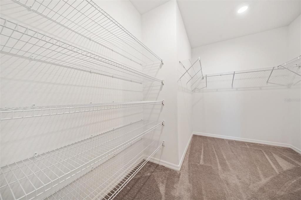 For Sale: $369,000 (5 beds, 2 baths, 2389 Square Feet)