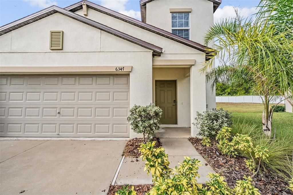 For Sale: $369,000 (5 beds, 2 baths, 2389 Square Feet)