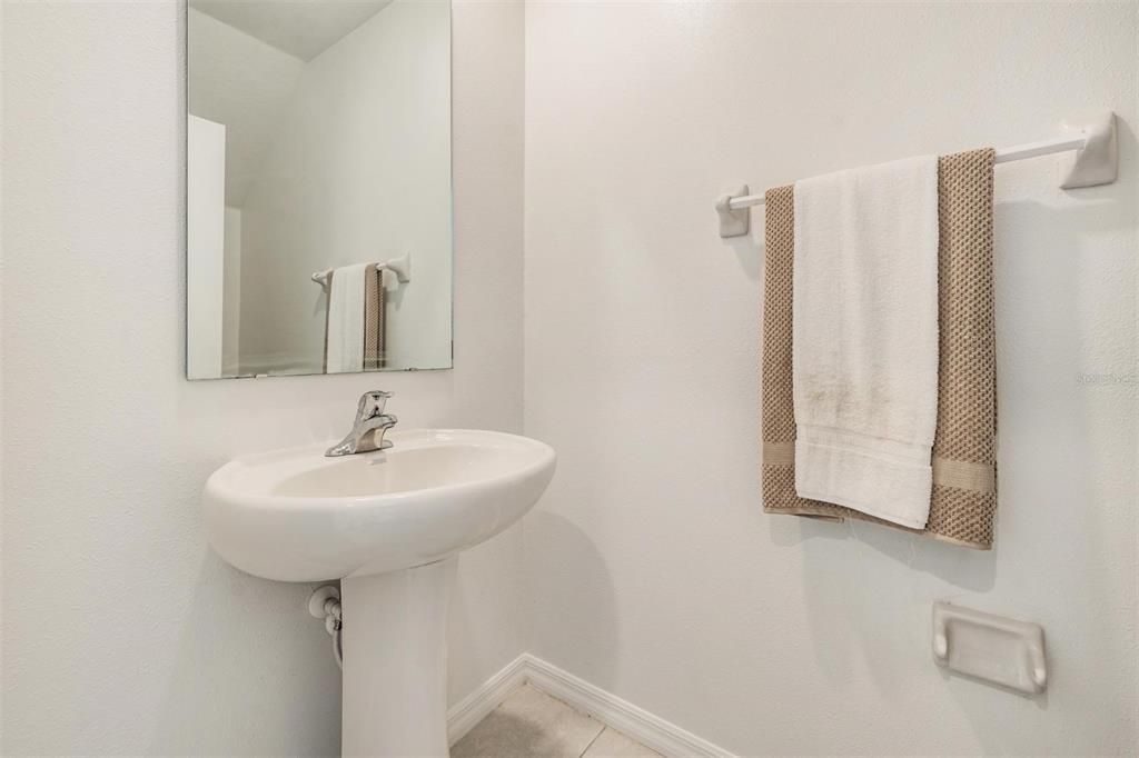 For Sale: $369,000 (5 beds, 2 baths, 2389 Square Feet)