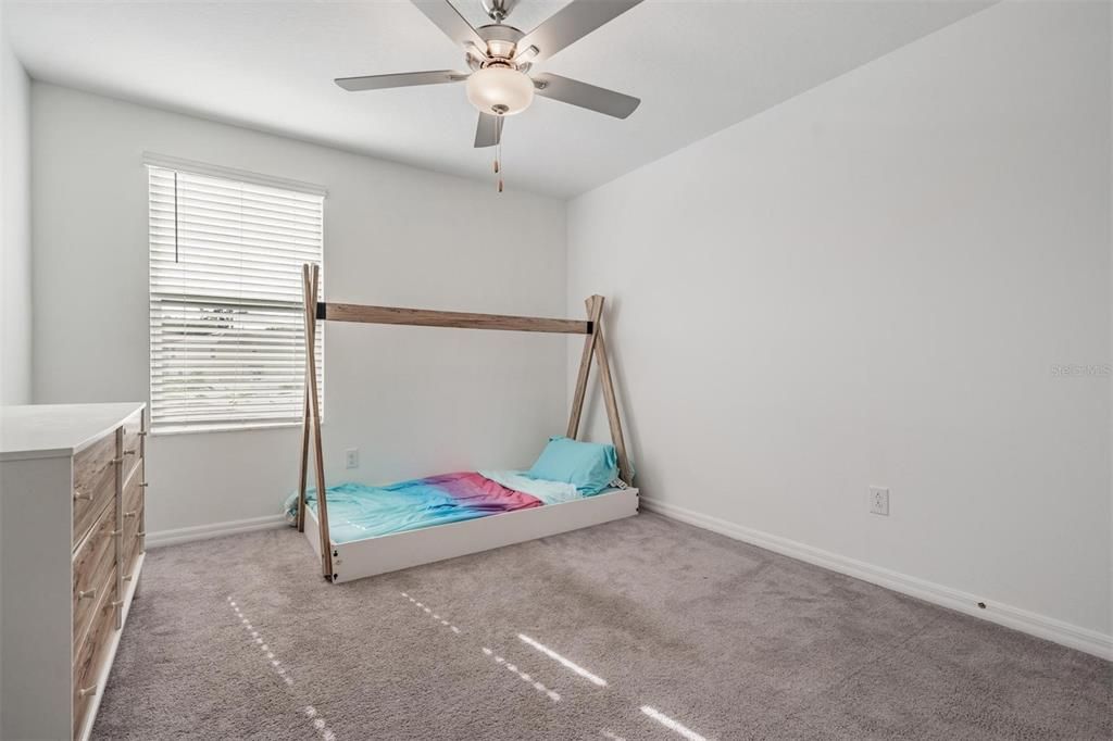 For Sale: $369,000 (5 beds, 2 baths, 2389 Square Feet)