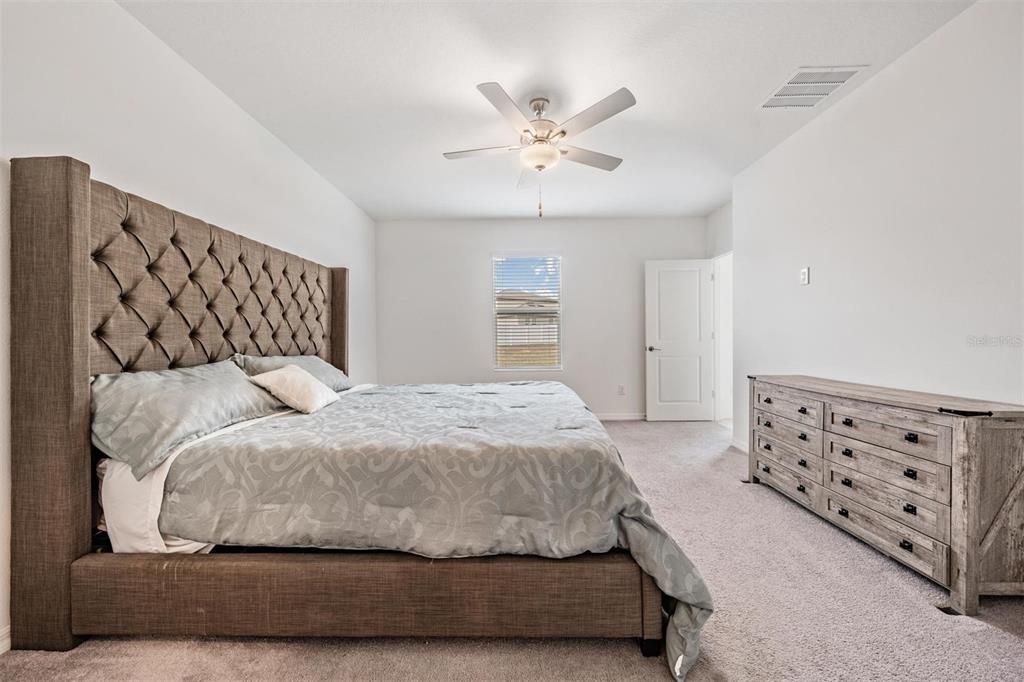 For Sale: $369,000 (5 beds, 2 baths, 2389 Square Feet)