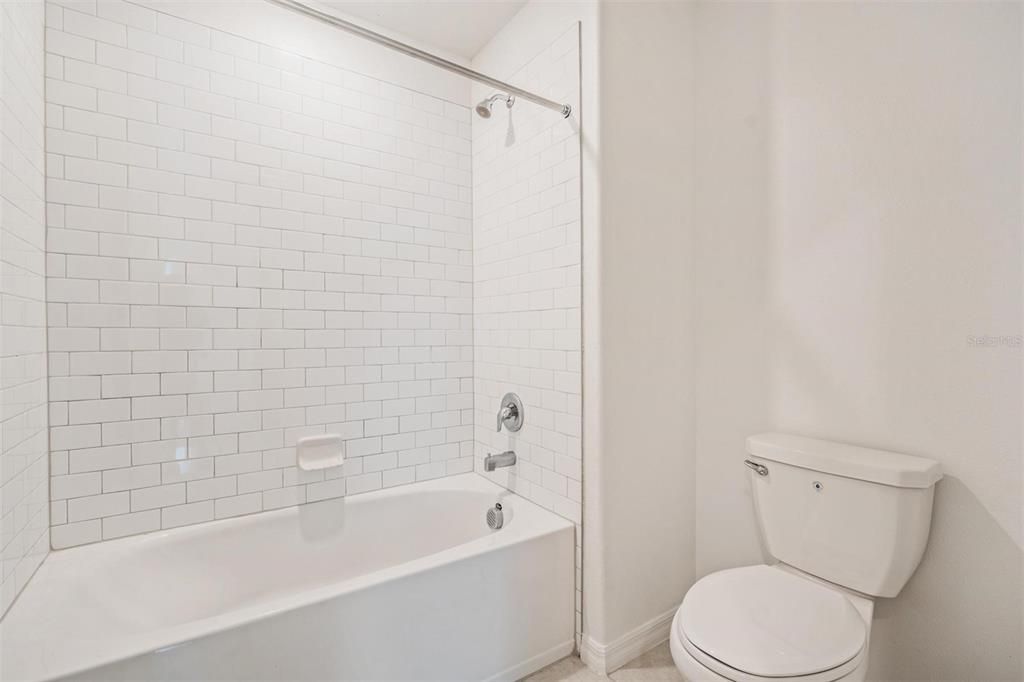 For Sale: $369,000 (5 beds, 2 baths, 2389 Square Feet)