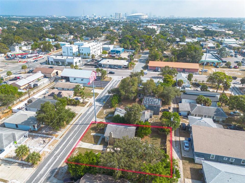 待售: $584,000 (0.18 acres)