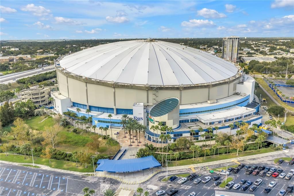 待售: $584,000 (0.18 acres)