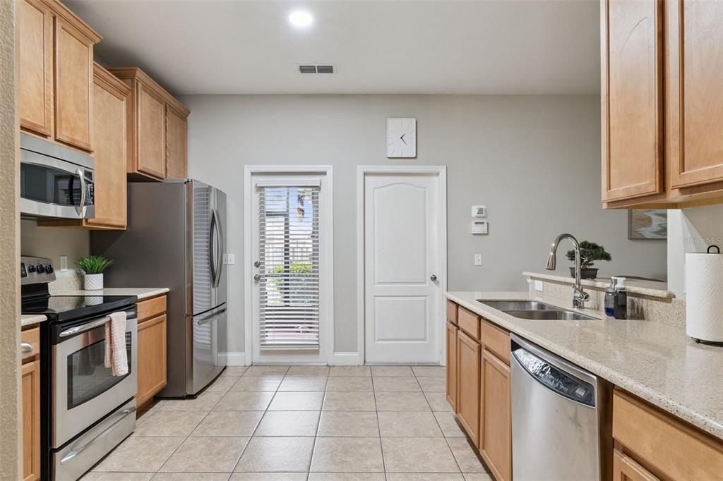 待售: $380,000 (3 贝兹, 2 浴室, 1932 平方英尺)