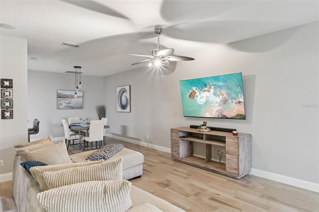 待售: $380,000 (3 贝兹, 2 浴室, 1932 平方英尺)