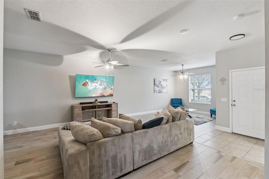 待售: $380,000 (3 贝兹, 2 浴室, 1932 平方英尺)