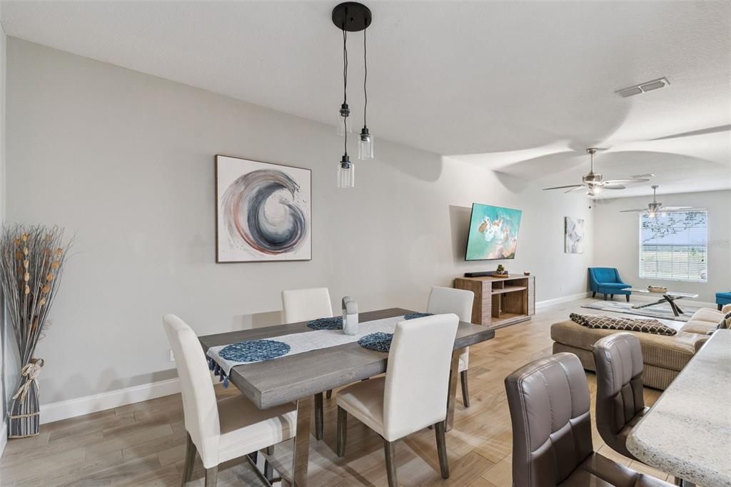 待售: $380,000 (3 贝兹, 2 浴室, 1932 平方英尺)